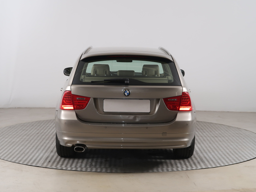 BMW 3, 2011