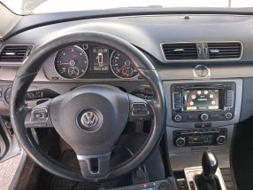 Volkswagen Passat - 2011