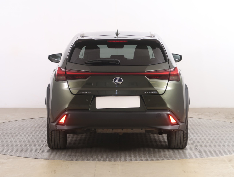 Lexus UX, 2021