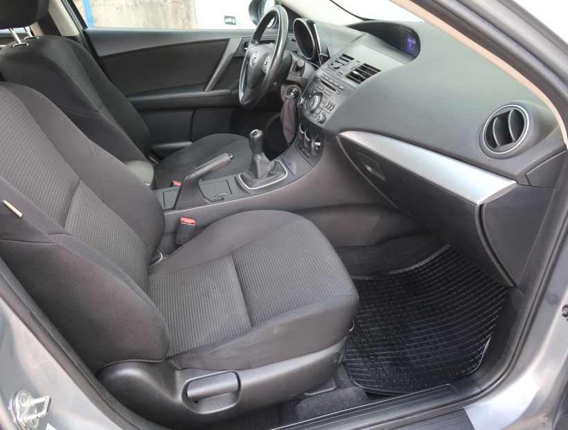 Mazda 3, 2013