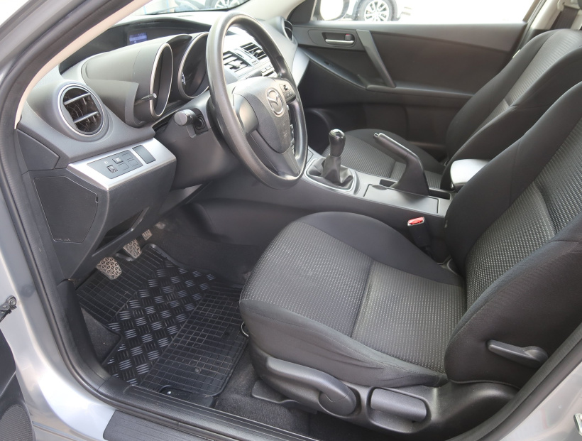 Mazda 3, 2013