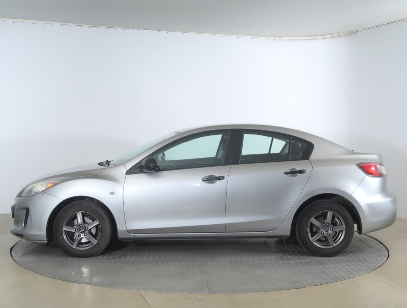 Mazda 3, 2013