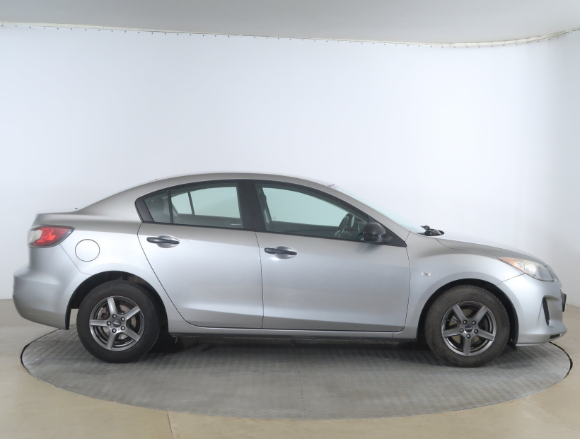 Mazda 3, 2013