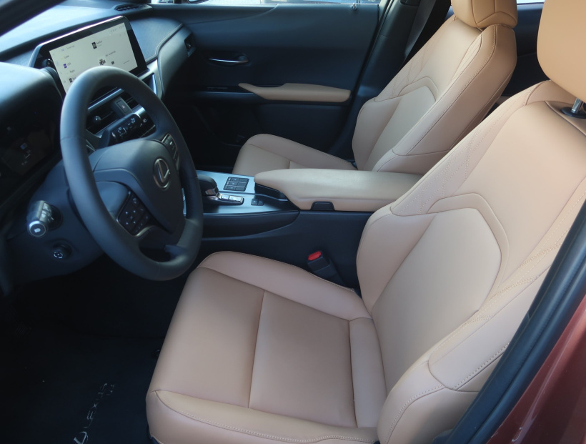 Lexus UX, 2024