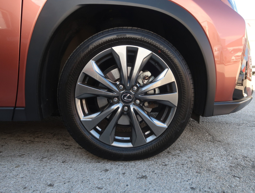Lexus UX, 2024