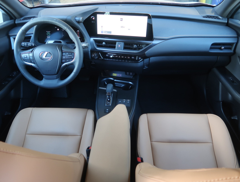 Lexus UX, 2024