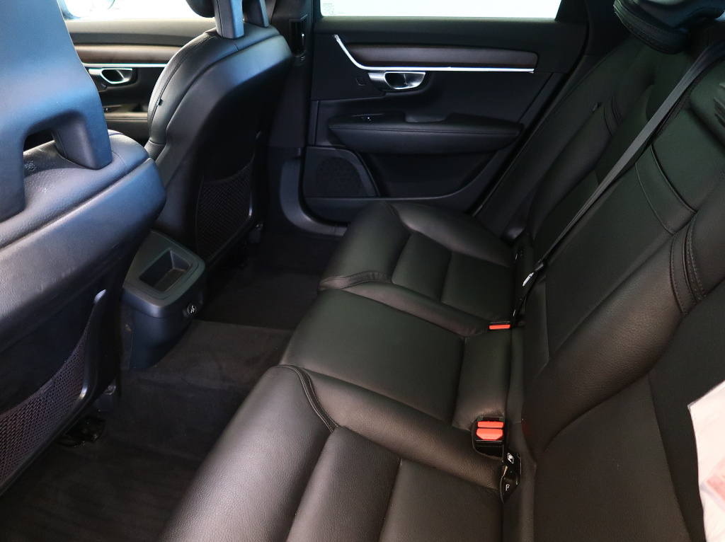 Volvo V90 Cross Country