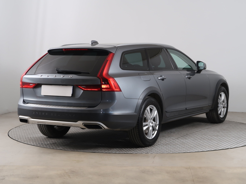 Volvo V90 Cross Country