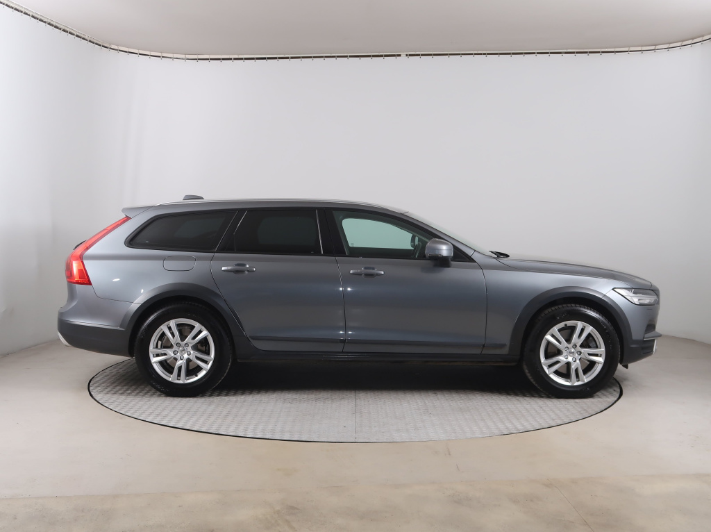 Volvo V90 Cross Country