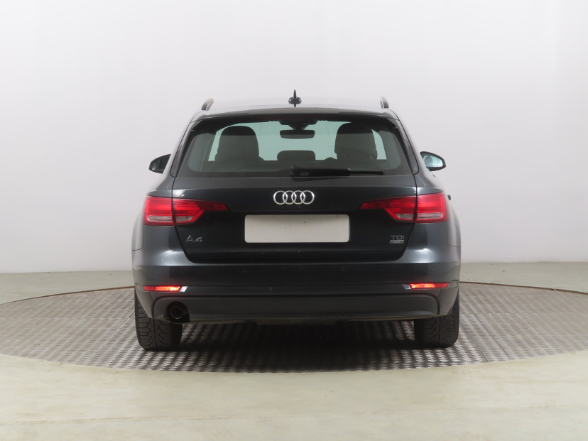 Audi A4, 2016