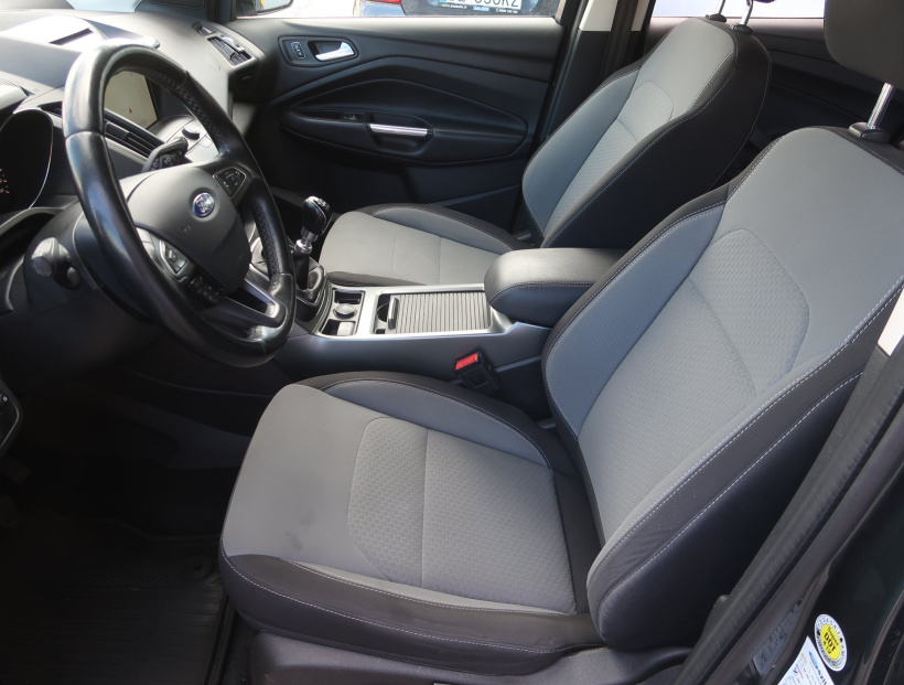 Ford Kuga, 2016