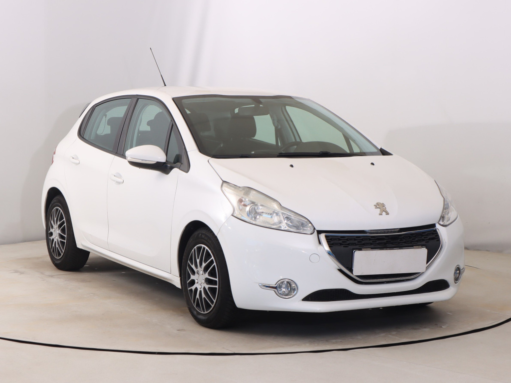 Peugeot 208, 2013