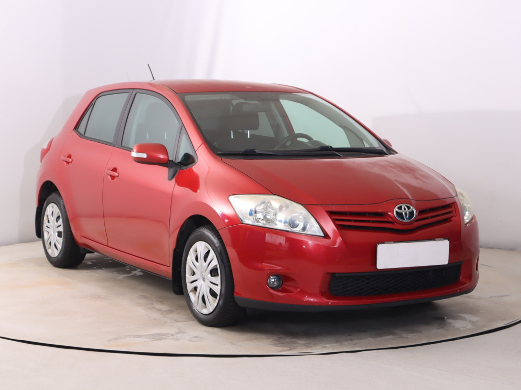 Toyota Auris, 2010