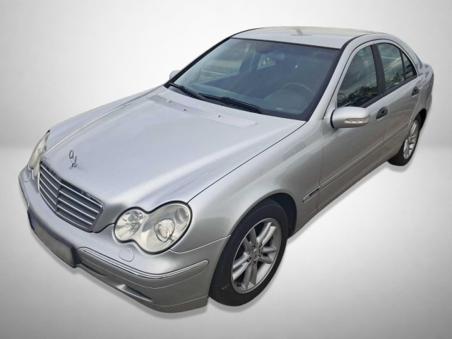 Mercedes-Benz C 2004