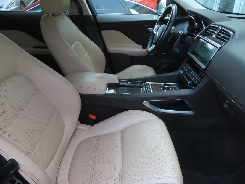 Jaguar F-Pace, 2020