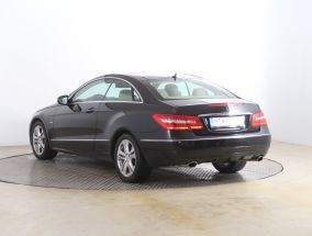 Mercedes-Benz E - 2010