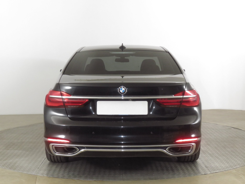 BMW 7, 2016