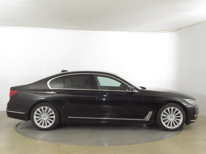 BMW 7, 2016