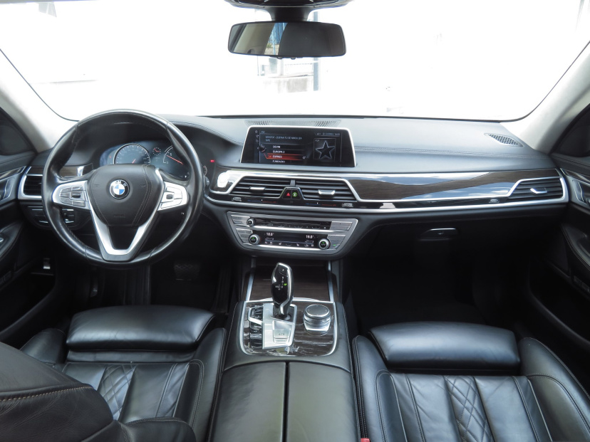 BMW 7, 2016