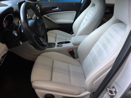 Mercedes-Benz GLA 200 d