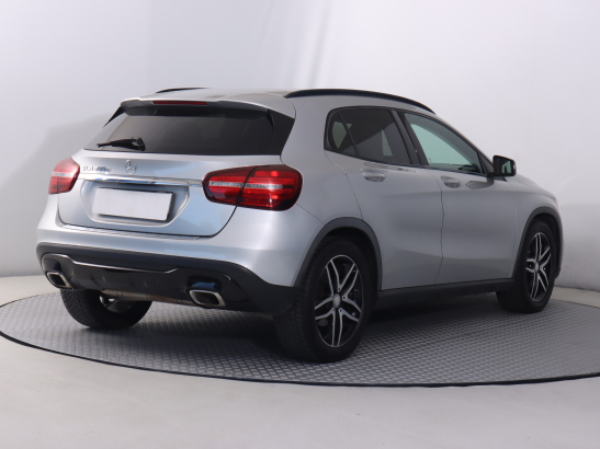 Mercedes-Benz GLA 200 d