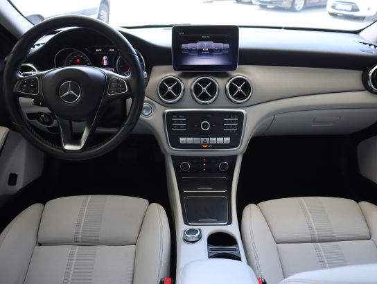 Mercedes-Benz GLA 200 d