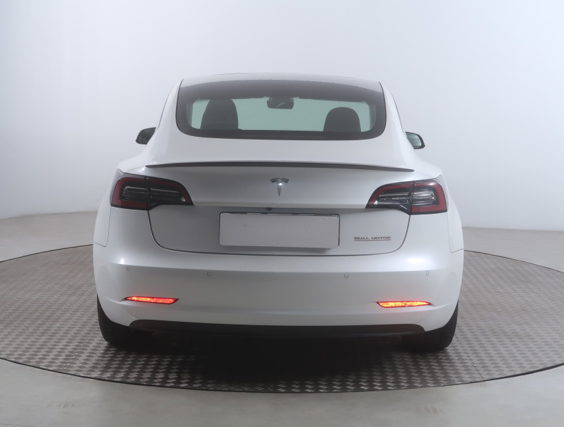 Tesla Model 3, 2021