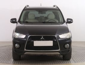 Mitsubishi Outlander - 2012