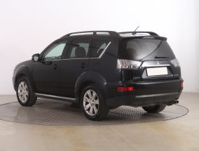 Mitsubishi Outlander - 2012