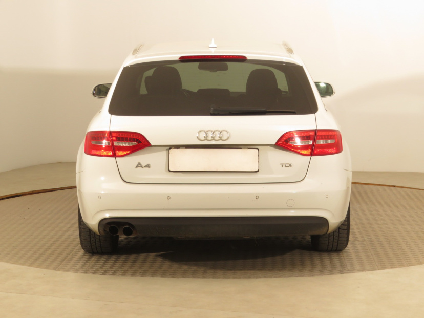 Audi A4, 2012