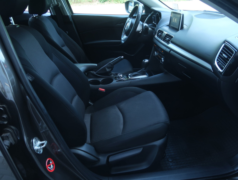 Mazda 3, 2016
