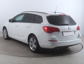 Opel Astra - 2011
