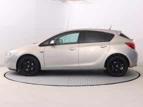 Opel Astra - 2010