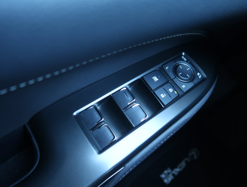 Lexus NX, 2023