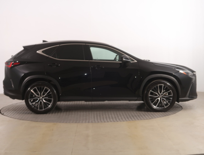 Lexus NX, 2023