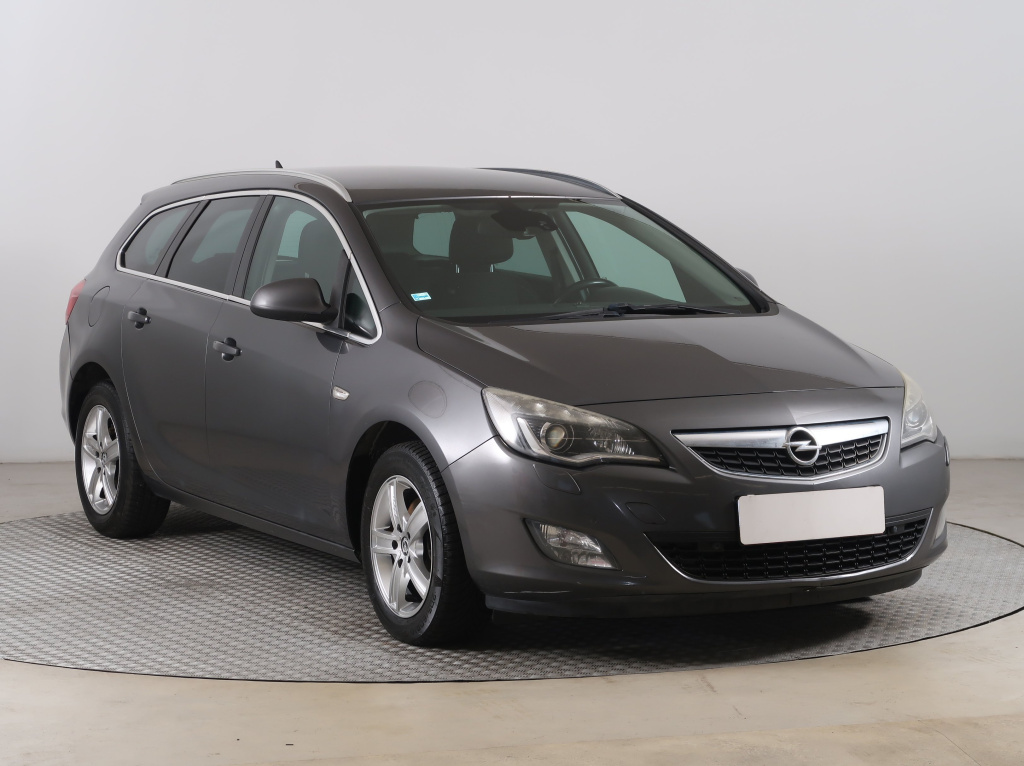 Opel Astra, 2011