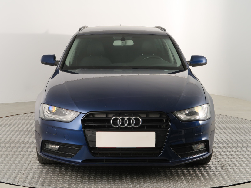 Audi A4, 2012