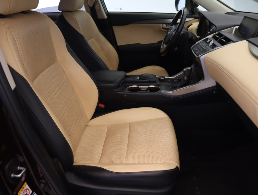 Lexus NX, 2016