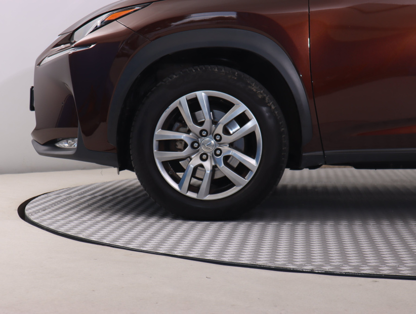 Lexus NX, 2016