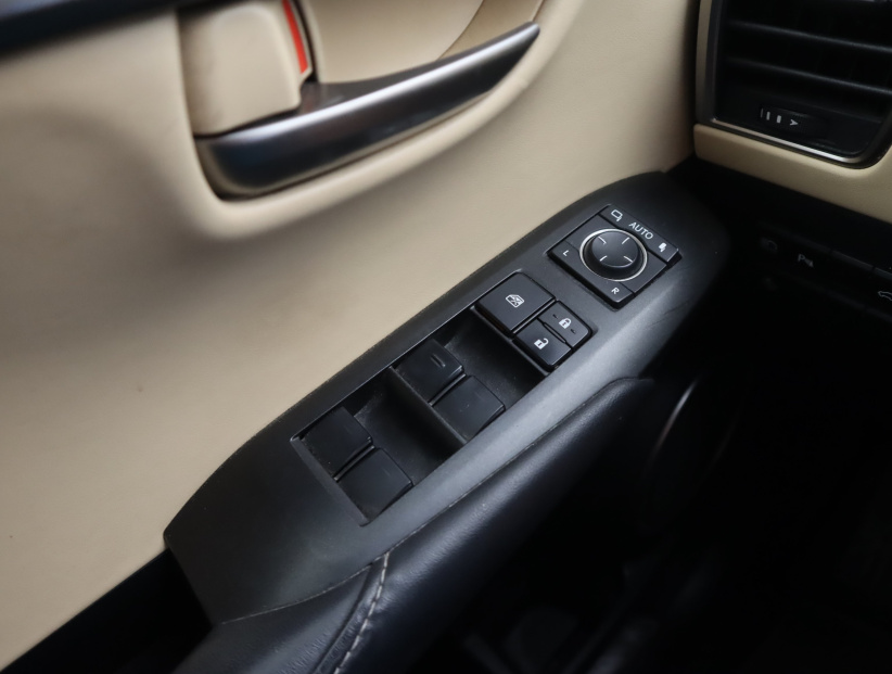 Lexus NX, 2016