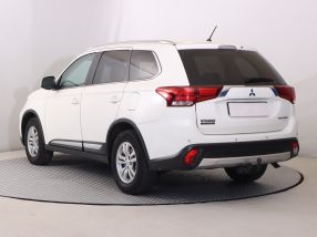 Mitsubishi Outlander - 2016