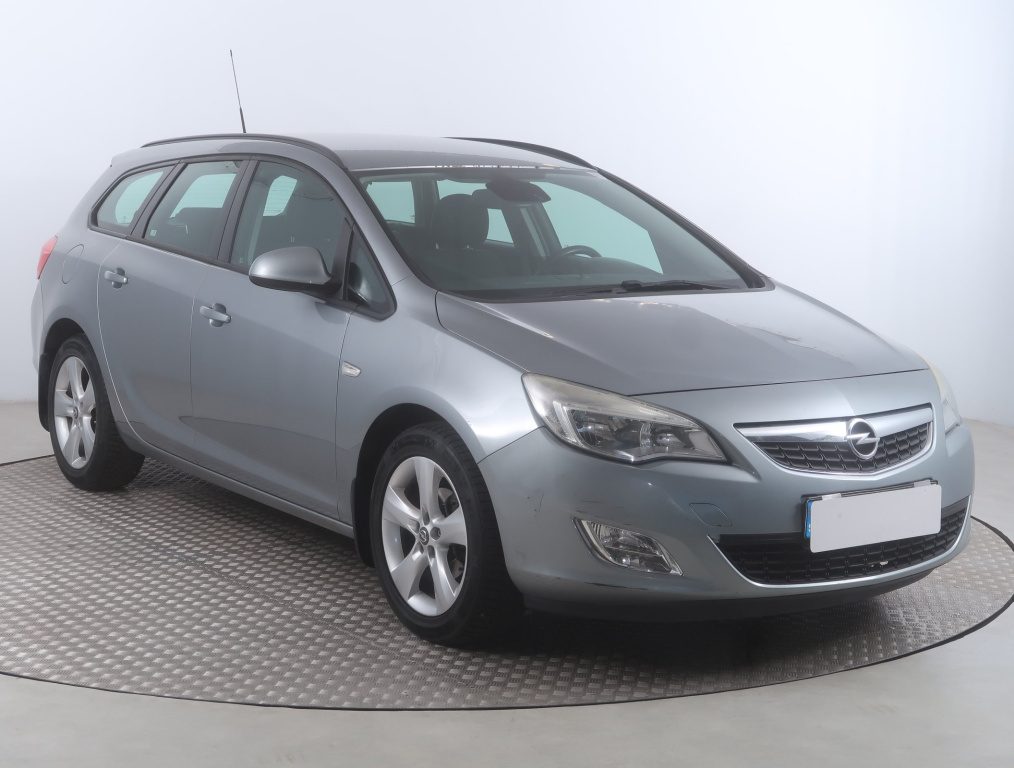 Opel Astra, 2011