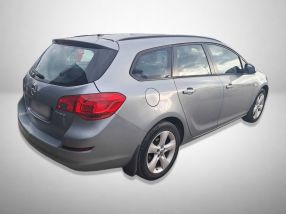 Opel Astra - 2011