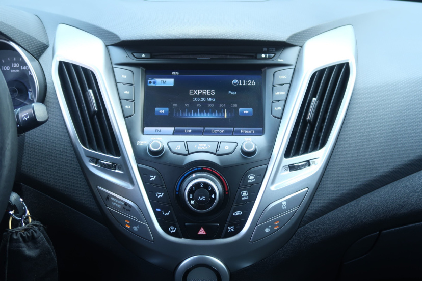 Hyundai Veloster, 2012