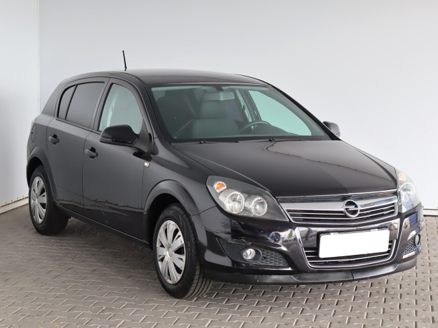 Opel Astra 2011