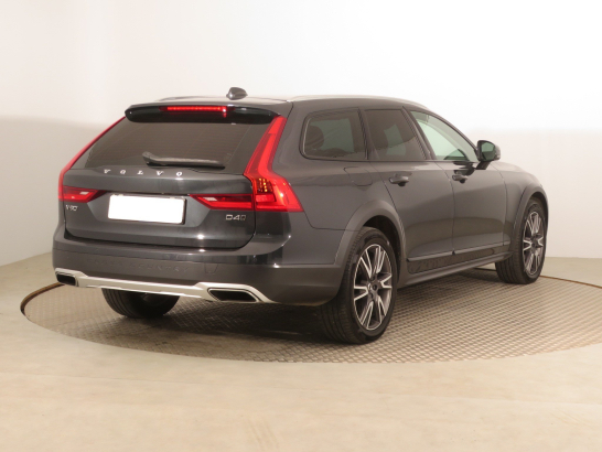 Volvo V90 Cross Country