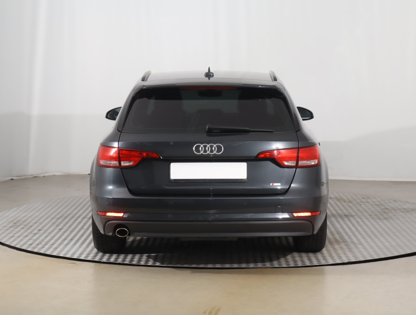 Audi A4, 2016