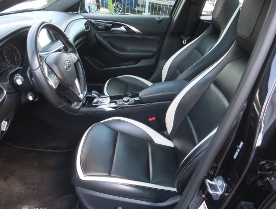 Infiniti Q30