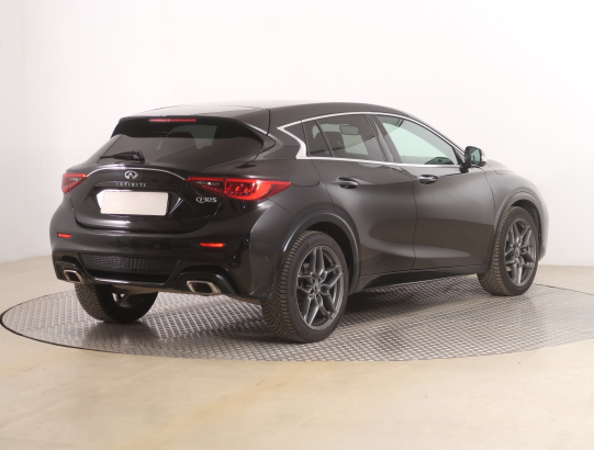 Infiniti Q30