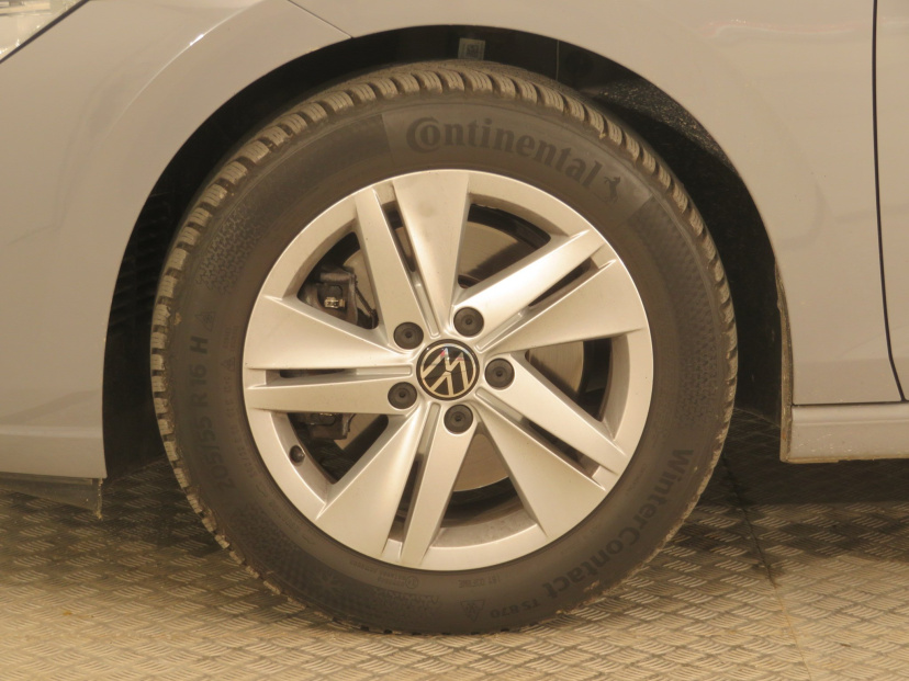 Volkswagen Golf, 2023